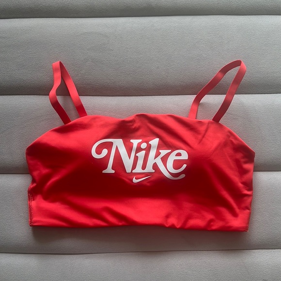 Nike Tops - NW Nike sports bra